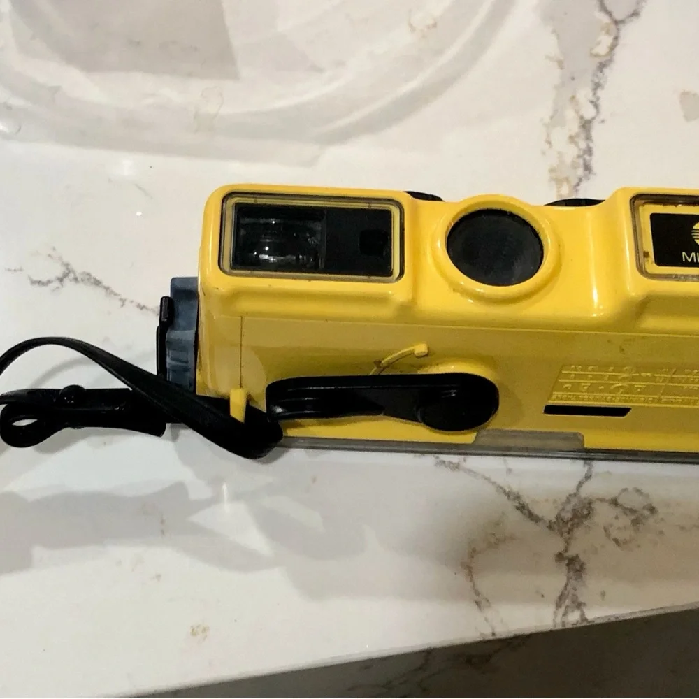 Minolta Weathermatic Camera Underwater Point & Shoot